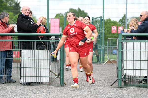 100526 - Wales U21 Women v Ireland U21 Women - Six Nations Women's U21 Series - Wales run out at the start of the match