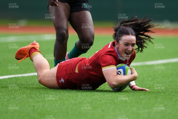 100526 - Wales U21 Women v Ireland U21 Women - Six Nations Women's U21 Series - Sian Jones of Wales Women scores a try