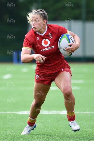 100526 - Wales U21 Women v Ireland U21 Women - Six Nations Women's U21 Series - Amy Williams of Wales Women