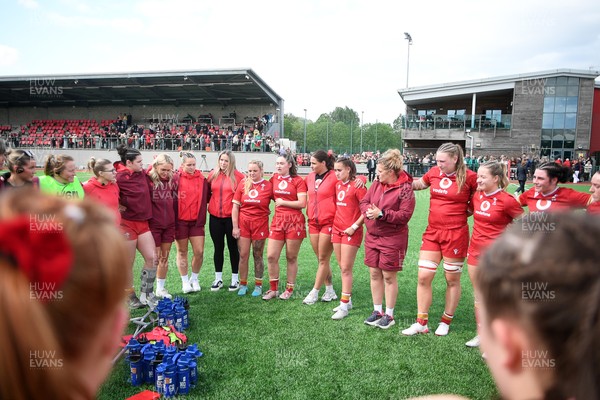 100526 - Wales U21 Women v Ireland U21 Women - Six Nations Women's U21 Series - Liza Burgess, Wales Women's Head Coach leads the huddle at full time