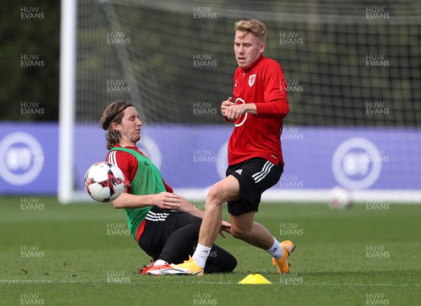 310820 - Wales U21s Football Training - Aaron Lewis and Ollie Cooper during training