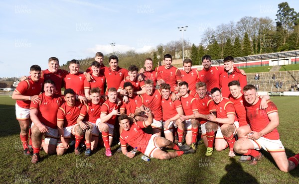 260317 - Wales Under 18 v England Under 18 - Wales players celebrate win