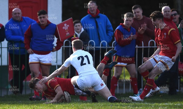 260317 - Wales Under 18 v England Under 18 - Harri Morgan of Wales scores try