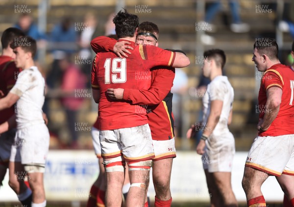 260317 - Wales Under 18 v England Under 18 - Wales players celebrate win