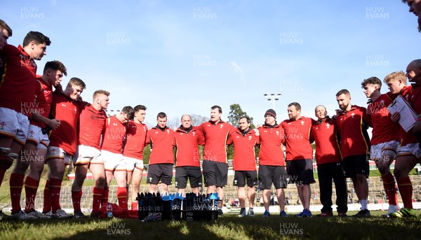 260317 - Wales Under 18 v England Under 18 - Geraint Lewis talks to his players