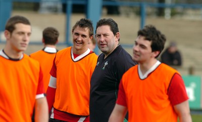 10.02.09 -Wales Under 20 training  Wales Under 20 head coach Phil Davies 