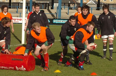 10.02.09 -Wales Under 20 training  Tavis Knoyle 