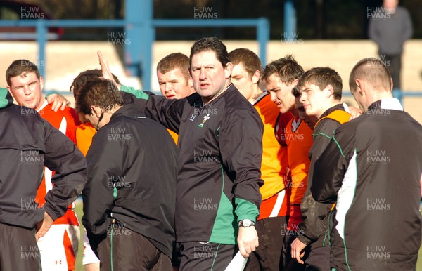 10.02.09 -Wales Under 20 training  Phil Davies head coach 