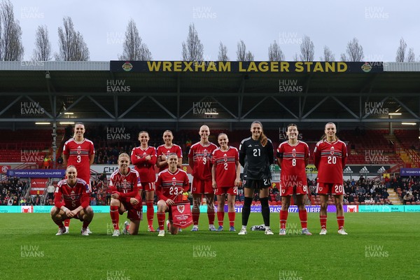 140426 - Wales v Albania - 2027 FIFA Women's World Cup Qualifying - Players of Wales pose for a team photograph prior to the game