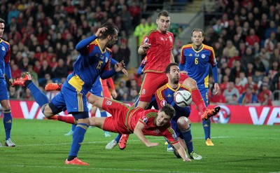 131015 - Wales v Andorra - UEFA European Championship Qualifiers - Ben Davies and Sam Vokes of Wales try to get the ball past Gabriel Riera of Andorra