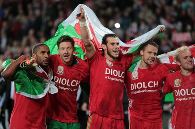 131015 - Wales v Andorra - UEFA European Championship Qualifiers - Ashley Williams, Wayne Hennessey, Gareth Bale, Chris Gunter and Jonathan Williams of Wales celebrate