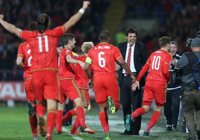 131015 - Wales v Andorra, UEFA European Championship Qualifier - Wales manager Chris Coleman celebrates with his players after Aaron Ramsey of Wales scores goal