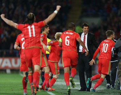 131015 - Wales v Andorra, UEFA European Championship Qualifier - Wales manager Chris Coleman celebrates with his players after Aaron Ramsey of Wales scores goal