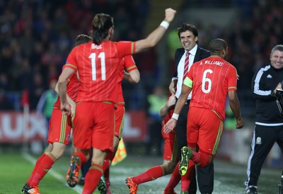 131015 - Wales v Andorra, UEFA European Championship Qualifier - Wales manager Chris Coleman celebrates with his players after Aaron Ramsey of Wales scores goal