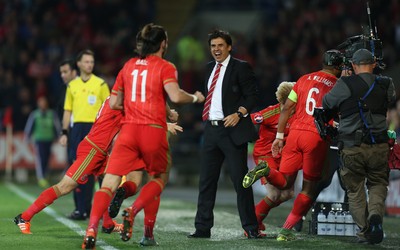 131015 - Wales v Andorra, UEFA European Championship Qualifier - Wales manager Chris Coleman celebrates with his players after Aaron Ramsey of Wales scores goal