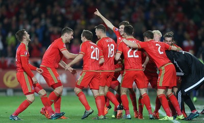 131015 - Wales v Andorra, UEFA European Championship Qualifier - Wales players celebrate after Aaron Ramsey of Wales scores goal