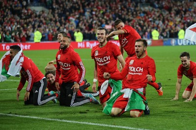 131015 - Wales v Andorra, UEFA European Championship Qualifier - Aaron Ramsey of Wales and Gareth Bale of Wales lead the celebrations at the end of the match
