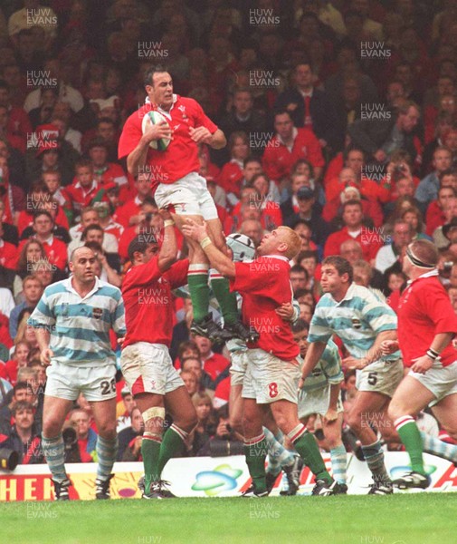 1-10-99 Wales v ArgentinaChris Wyatt claims a line-out ball- supported by try scorer Colin Charvis and Scott Quinnell