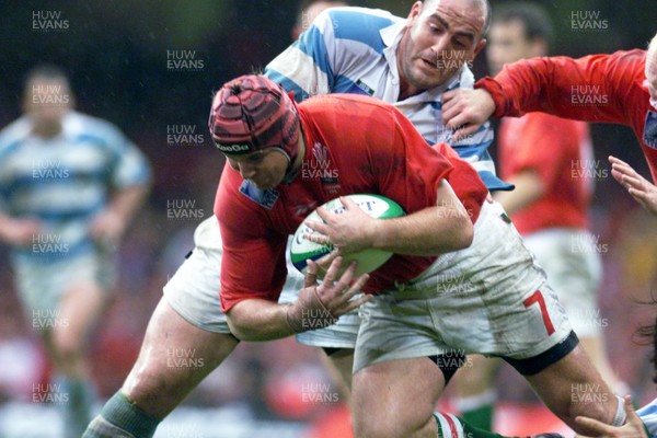 011099 - Wales v Argentina - Rugby World Cup - Brett Sinkinson drives through Rolando Martin