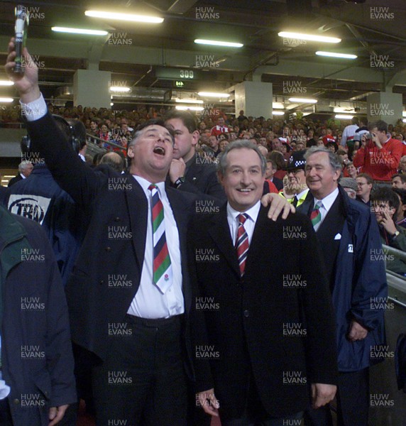 011099 - Wales v Argentina - Rugby World Cup - Former Welsh rugby greats Barry John and Gareth Edwards at the opening ceremony of Rugby World cup