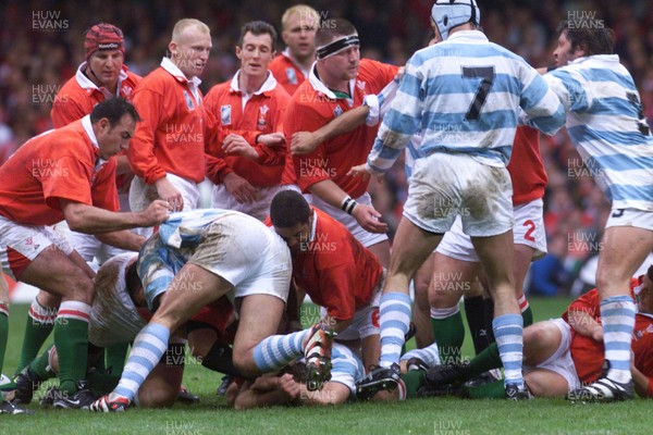 011099 - Wales v Argentina - Rugby World Cup - Colin Charvis of Wales punches Roberto Grau of Argentina on the floor, who then retaliates