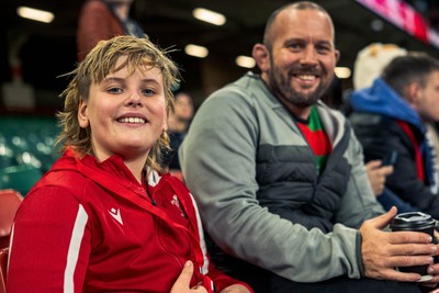 091125 - Wales v Argentina - Quilter Nations Series - Fans ahead of the game