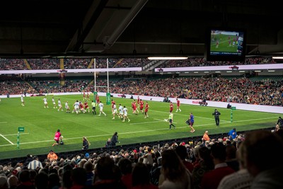 091125 - Wales v Argentina - Quilter Nations Series - Fans view of the game 