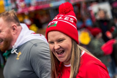 091125 - Wales v Argentina - Quilter Nations Series - Fans ahead of the game