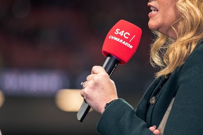 091125 - Wales v Argentina - Quilter Nations Series - S4C rugby presenters during half time