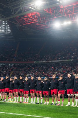 091125 - Wales v Argentina - Quilter Nations Series - Wales Players look on during the minutes silence 