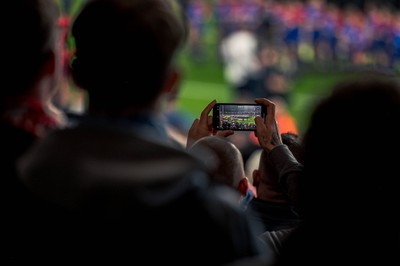 091125 - Wales v Argentina - Quilter Nations Series - Fans’ view during the anthems 