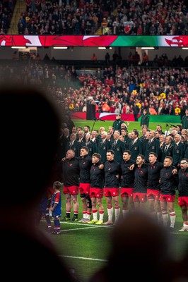 091125 - Wales v Argentina - Quilter Nations Series - Wales players sing the national anthem 