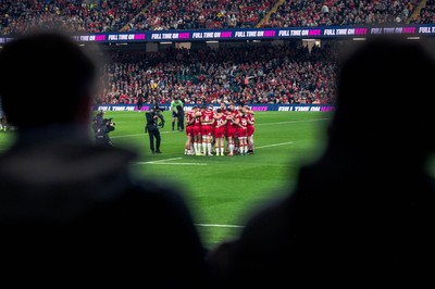 091125 - Wales v Argentina - Quilter Nations Series - Fans view of the Wales huddle 