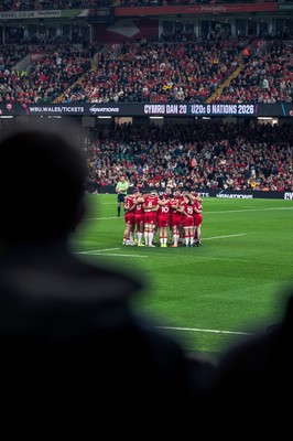 091125 - Wales v Argentina - Quilter Nations Series - Fans view of the Wales huddle 