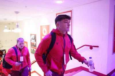 091125 - Wales v Argentina - Quilter Nations Series - Dan Edwards of Wales arrives at the stadium