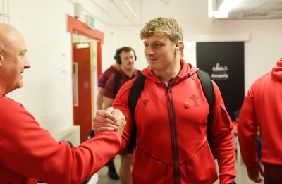 091125 - Wales v Argentina - Quilter Nations Series - Jac Morgan of Wales arrives at the stadium