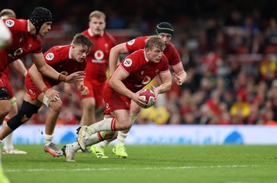 091125 - Wales v Argentina - Quilter Nations Series - Jac Morgan of Wales scores a try