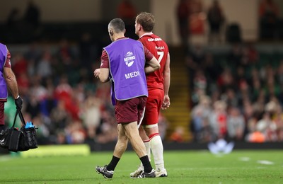 091125 - Wales v Argentina - Quilter Nations Series - Jac Morgan of Wales leaves the field injured after scoring a try