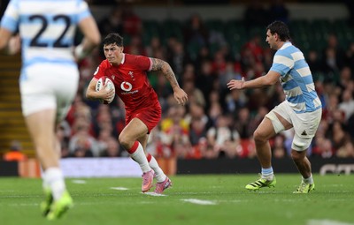 091125 - Wales v Argentina - Quilter Nations Series - Louis Rees-Zammit of Wales 