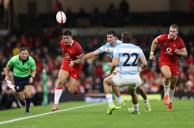 091125 - Wales v Argentina - Quilter Nations Series - Louis Rees-Zammit of Wales 