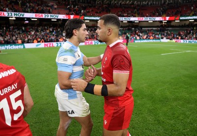 091125 - Wales v Argentina - Quilter Nations Series - Santiago Carreras of Argentina and Ben Thomas of Wales at full time