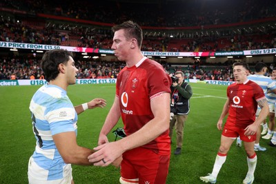 091125 - Wales v Argentina - Quilter Nations Series - Santiago Carreras of Argentina and Adam Beard of Wales at full time