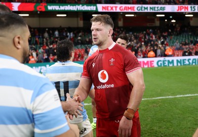 091125 - Wales v Argentina - Quilter Nations Series - Olly Cracknell of Wales at full time