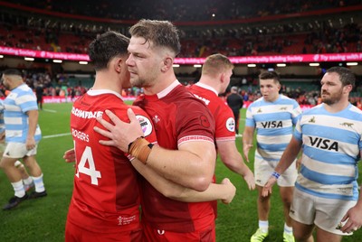 091125 - Wales v Argentina - Quilter Nations Series - Olly Cracknell of Wales at full time