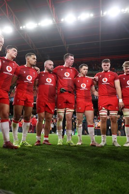 091125 - Wales v Argentina - Quilter Nations Series - Wales team huddle at full time