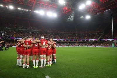 091125 - Wales v Argentina - Quilter Nations Series - Wales team huddle pre match