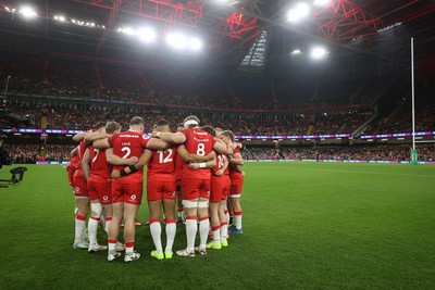 091125 - Wales v Argentina - Quilter Nations Series - Wales team huddle pre match