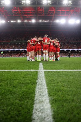 091125 - Wales v Argentina - Quilter Nations Series - Wales team huddle pre match