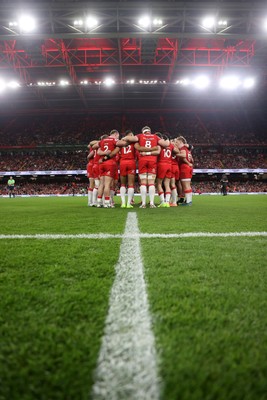091125 - Wales v Argentina - Quilter Nations Series - Wales team huddle pre match