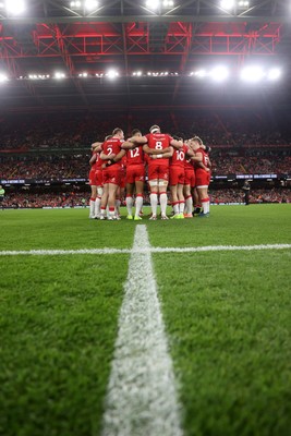 091125 - Wales v Argentina - Quilter Nations Series - Wales team huddle pre match